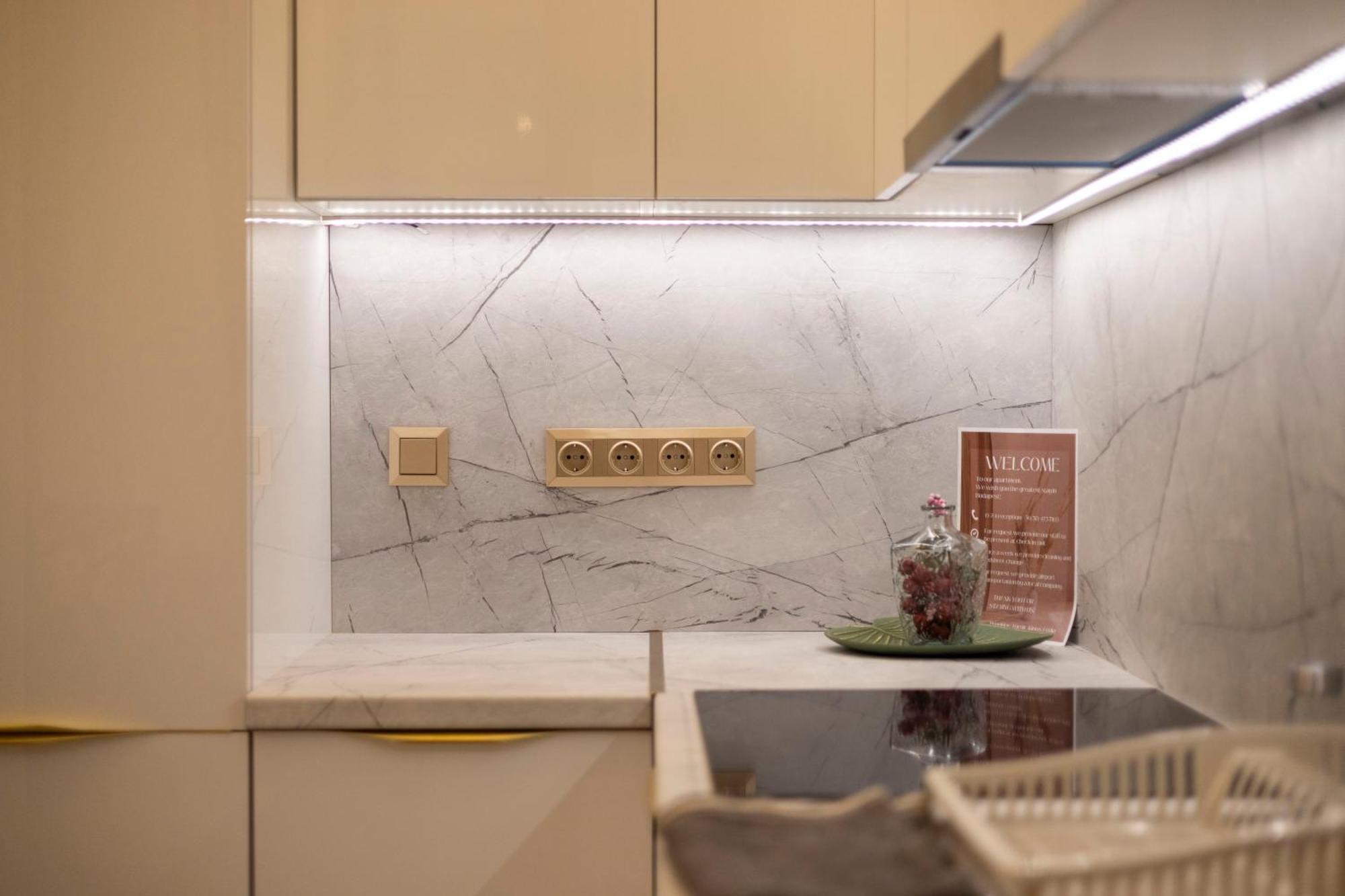 Exclusive Downtown Quentin Residence By Prestige Homes Budapest Kültér fotó